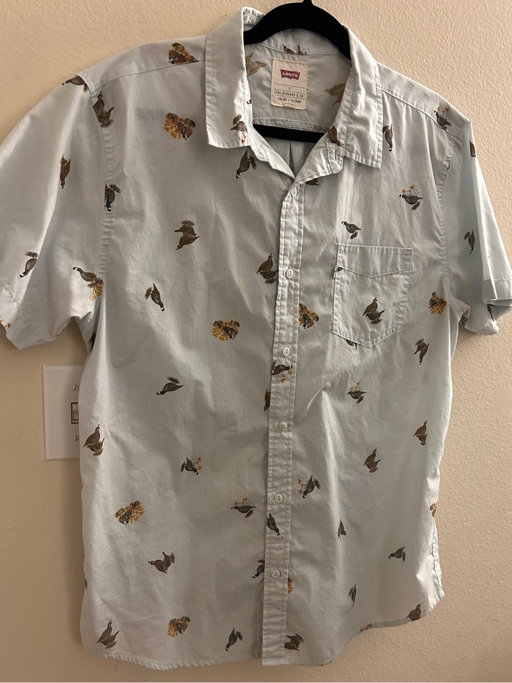 Men's Levi's Short Sleeve Button Down Shirt - Size Large - bird/quail print